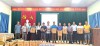 (Đc Lường Thị Nhung cùng lãnh đạo xã Mường Mùn trao máy cắt cỏ cho các tổ hợp tác trên địa bàn xã)
