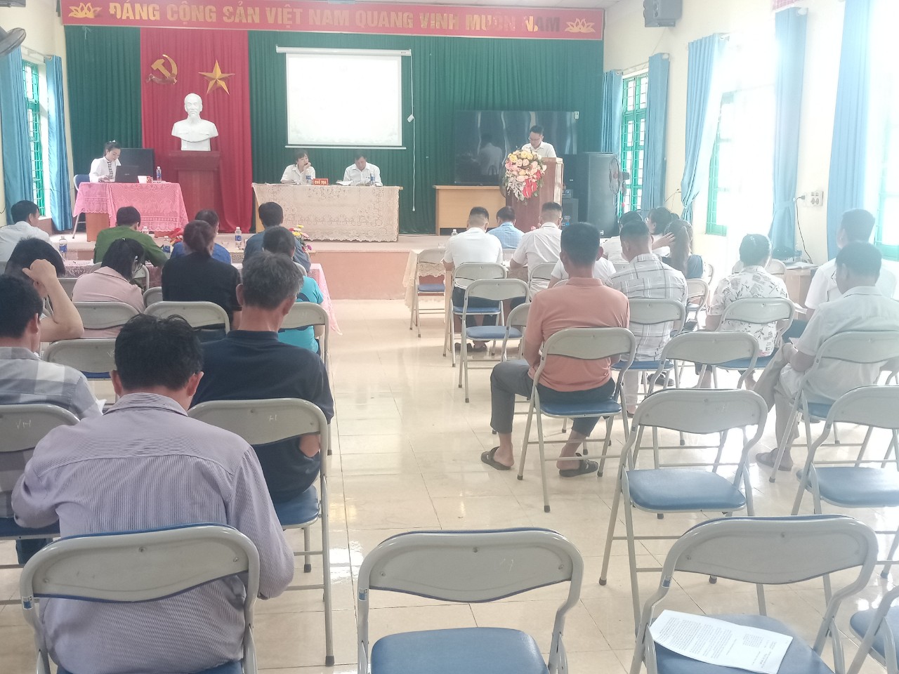 Toàn cảnh họp HĐND xã Mường Mùn