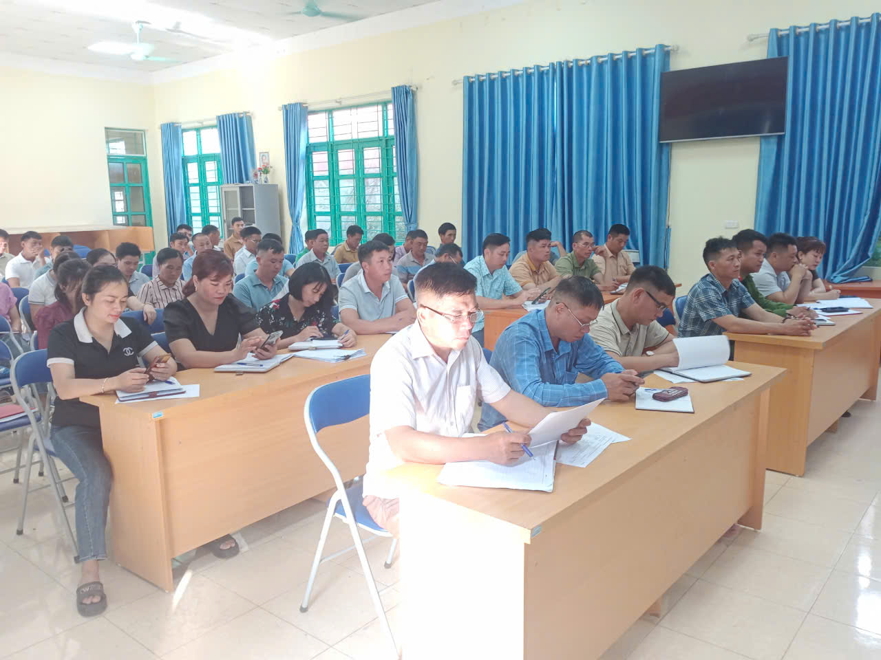 Lãnh đạo Đảng ủy, HĐND, UBND, các ban ngành đoàn thể họp giao ban tháng 9