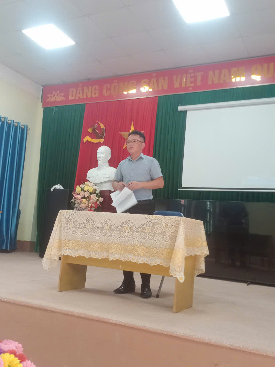 Đồng chí Trần Trung Kiên, Phó Bí thư Đảng ủy, Chủ tịch UBND xã, trưởng BCĐ chủ trì Hội nghị