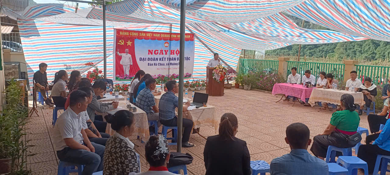 Đồng chí Quàng Văn Nghĩa, Bí thư Đảng urym chủ HĐND xã phát biểu chỉ đạo ngày hội